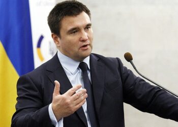 Клімкін заявив що не залишить політику та збирається балотуватися у Верховну Раду