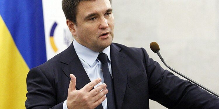 Клімкін заявив що не залишить політику та збирається балотуватися у Верховну Раду