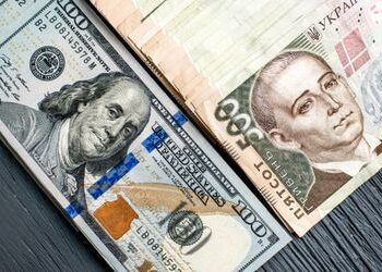 Гривню штормить навіть у сезон відпусток – що чекати восени