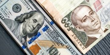 Гривню штормить навіть у сезон відпусток – що чекати восени