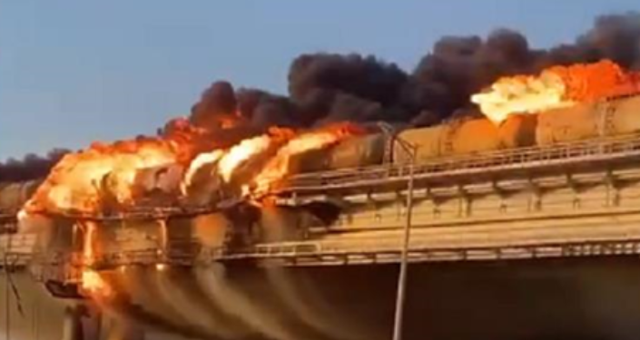 На Крымском мосту произошел мощный пожар