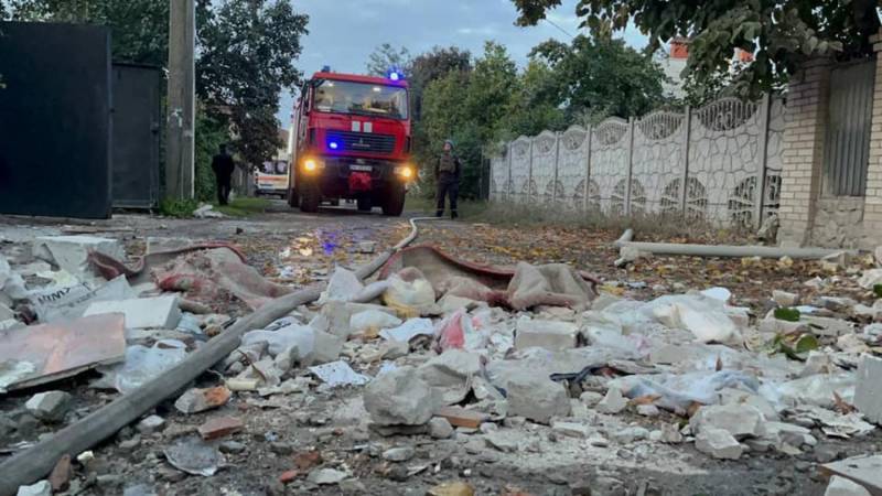 Оккупанты нанесли семь ракетных ударов по Запорожью: две женщины погибли, под завалами домов есть люди