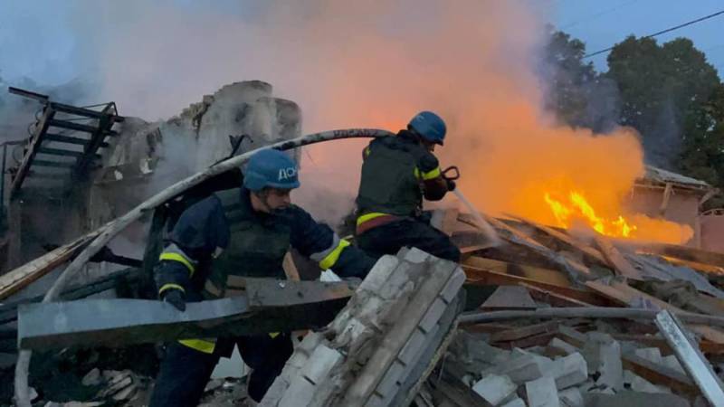 Оккупанты нанесли семь ракетных ударов по Запорожью: две женщины погибли, под завалами домов есть люди