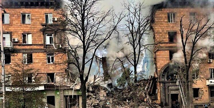 Оккупанты нанесли семь ракетных ударов по Запорожью: две женщины погибли, под завалами домов есть люди