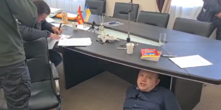 СБУ: мер Білгорода-Дністровського напав на правоохоронців
