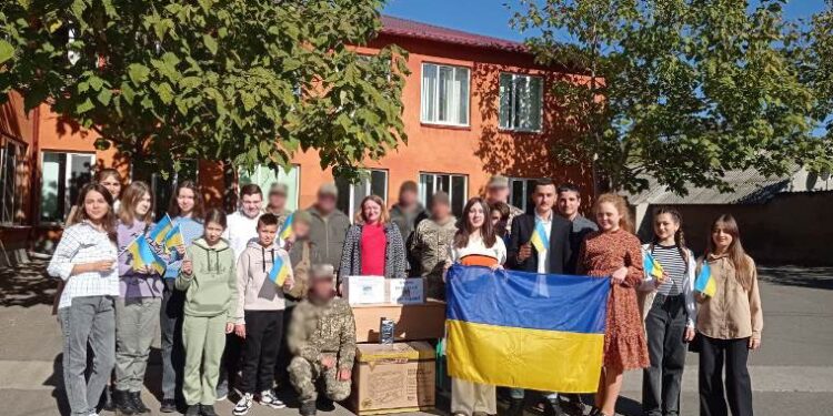 Учні Арцизької школи №5 передали українським захисникам бензогенератор