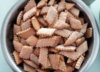 Учні Виноградівського опорного закладу готують захисникам смачне привітання до Дня захисника України