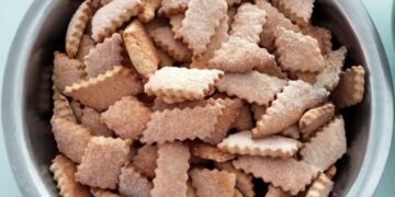 Учні Виноградівського опорного закладу готують захисникам смачне привітання до Дня захисника України