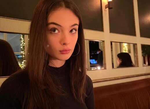 В чулках и прозрачном мини: дочь Моники Беллуччи блеснула на Неделе моды в Милане | STARHIT