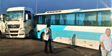 В Одеській області пасажирський автобус зіткнувся з вантажівкою: постраждали 17 людей