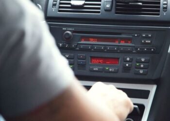 В Україні заборонили вмикати музику у громадському транспорті: що загрожує порушникам