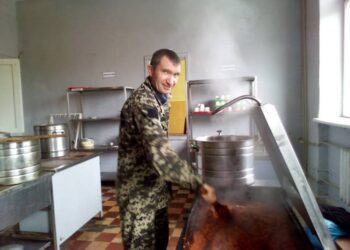 Військовий кухар Євген вже 15 років готує для прикордонників Ізмаїльського загону