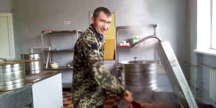 Військовий кухар Євген вже 15 років готує для прикордонників Ізмаїльського загону