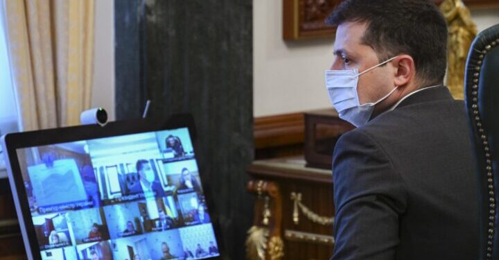 Владимир Зеленский восстановил выплату больничных