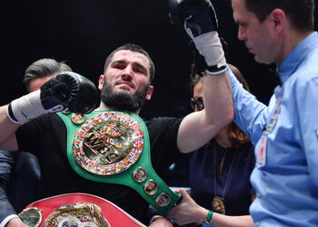 У наших боксеров отнимут пояса и рейтинг. Но главную звезду из России не тронут