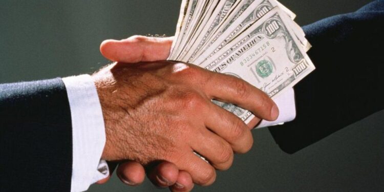 Українці будуть отримувати винагороду за «викриття корупції»