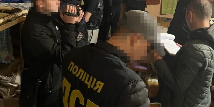 На Прикарпатті викрито банду постачальників наркотиків до місць позбавлення волі. ФОТО | Кримінальні новини