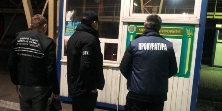 На Львівщині заарештовано митника, який кришував контрабанду автозапчастин | Кримінальні новини
