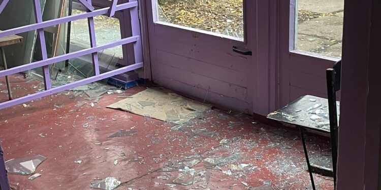 Внаслідок нічних ворожих обстрілів Марганця одну жінку поранено, іншу вбито. ФОТО | Кримінальні новини