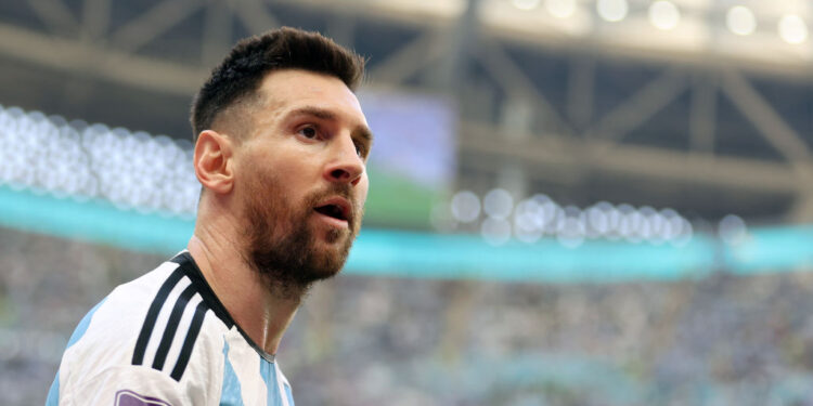 Бонек: «Марадона мог самостоятельно выигрывать матчи, а Месси — нужна команда» (26 ноября 2022 г.) — Новости футбола