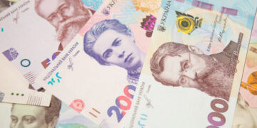 У Кабміні пояснили, як оформити щомісячні ₴5 тисяч допомоги дітям — сиротам війни