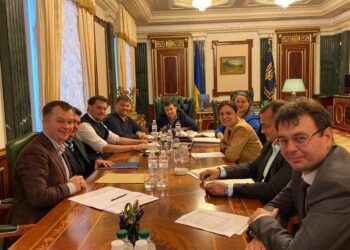 Витрати на утримання чиновників скоротять на 10%