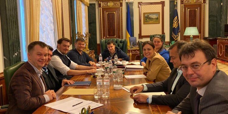 Витрати на утримання чиновників скоротять на 10%