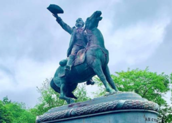 Измаильский горсовет решил перенести памятник Суворову в музей