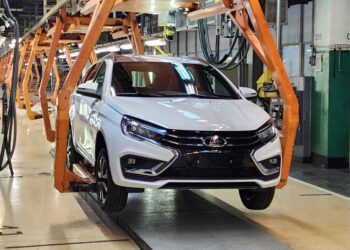На АВТОВАЗе собрали первую рестайлинговую Lada Vesta — АВТО НОВОСТИ