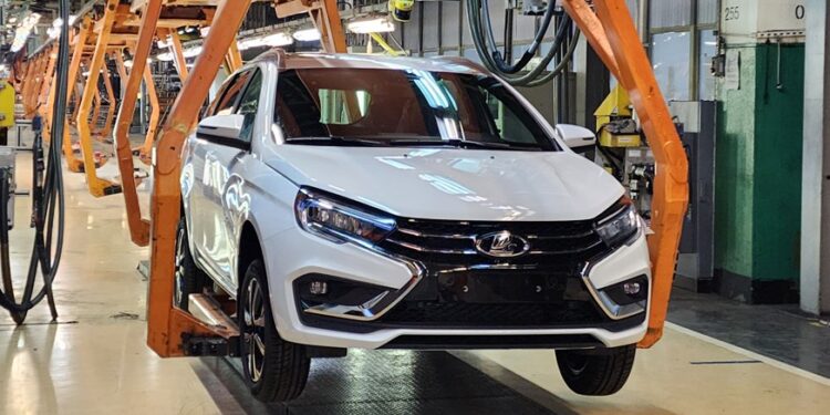 На АВТОВАЗе собрали первую рестайлинговую Lada Vesta — АВТО НОВОСТИ