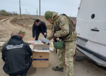 На Одещині виявили мікроавтобус, набитий безакцизними цигарками та алкоголем — Новини Одеської області