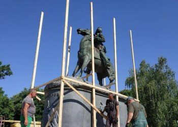 Суворов переедет к Ленину