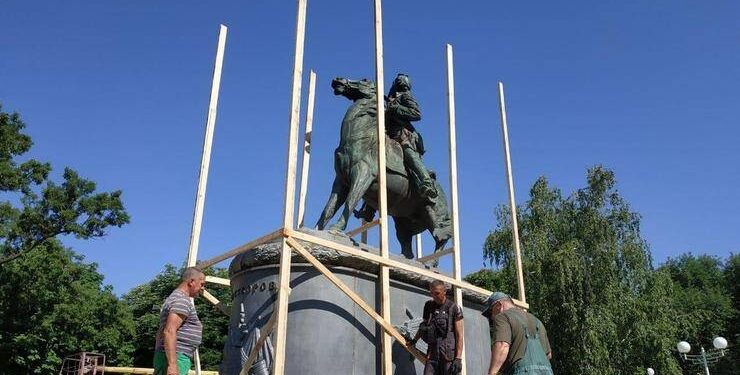 Суворов переедет к Ленину