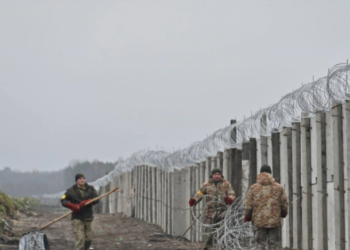 У Зеленського показали стіну на кордоні з Білоруссю: вона уже близько 3 кілометрів