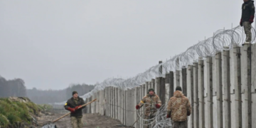 У Зеленського показали стіну на кордоні з Білоруссю: вона уже близько 3 кілометрів
