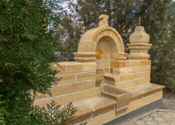 В селе Одесской области появилась новая достопримечательность — фонтан питьевой воды, сложенный из старинных камней