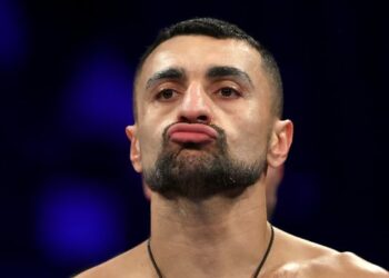 Россиянин Аванесян проиграл американцу Кроуфорду, не сумев завоевать титул чемпиона мира WBO