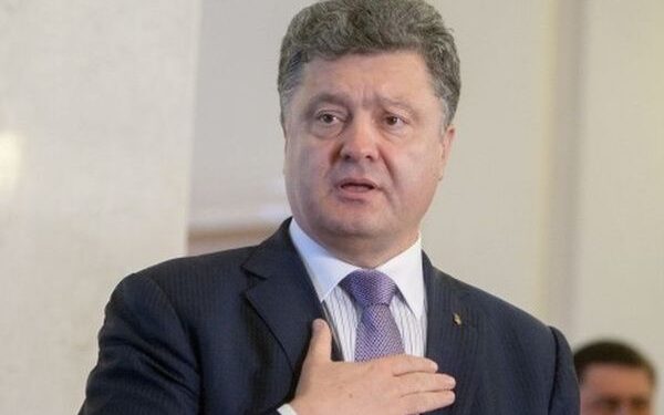 Порошенко дав коментар щодо видачі угорських паспортів на Закарпатті