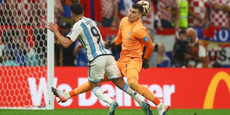 Иан Райт: «Альварес неправильно пробил. Не понимаю, почему арбитр не воспользовался VAR» (15 декабря 2022 г.) — Новости футбола