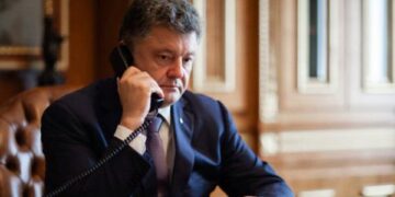 Перед візитом до Москви Тіллерсон провів переговори з Порошенком