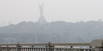 В Киевской области произошло возгорание торфа. Горожан просят закрыть окна