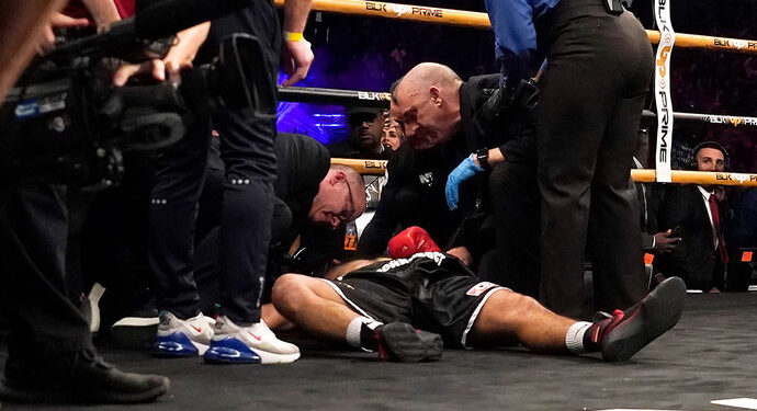 Американца поймали на мошенничестве с перчатками. Российского боксера могли убить!