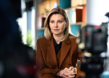 Перша леді поспілкувалась із провідними французькими ЗМІ