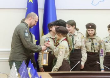 До будівлі уряду привезли Вифлеємський вогонь