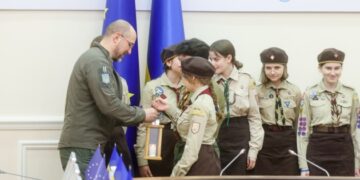 До будівлі уряду привезли Вифлеємський вогонь