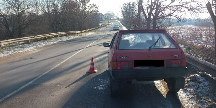 Водія вантажівки, через необачність якого постраждав водій легковика, розшукує поліція Рівного. ФОТО | Кримінальні новини