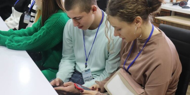 АРЦИЗЬКИЙ МІСЬКИЙ ГОЛОВА ЗУСТРІВСЯ З АКТИВНОЮ МОЛОДДЮ ГРОМАДИ НА «ВІДВЕРТУ РОЗМОВУ З МЕРОМ»