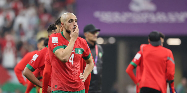 Эммануэль Макрон зашел в раздевалку Марокко и назвал Амрабата лучшим полузащитником ЧМ-2022 (15 декабря 2022 г.) — Новости футбола