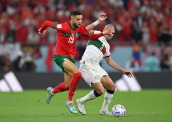 Защитник сборной Португалии сломал руку в матче 1/4 финала ЧМ-2022 с Марокко, но доиграл до конца (11 декабря 2022 г.) — Новости футбола