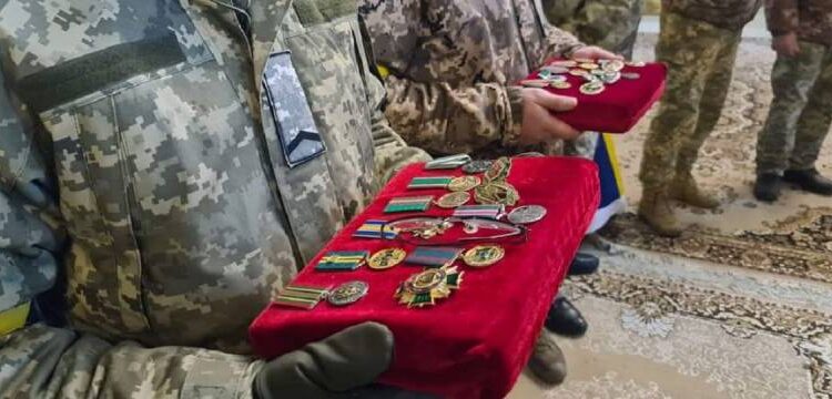 Ізмаїл на колінах зустрів загиблого під Херсоном ветерана-прикордонника
